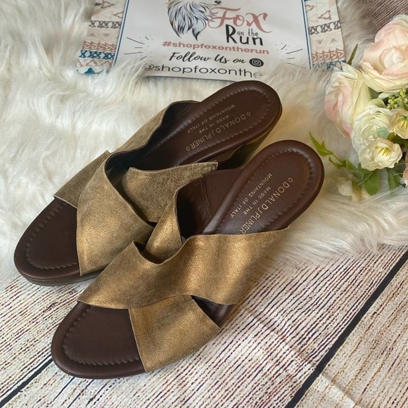 𝅺donald J. Pliner Wooden Wedge Slides Size 8 - Picture 1 of 4